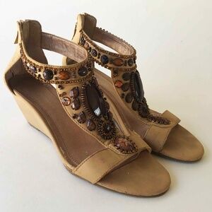 Vintage BCBG GENERATION Jewel Wedge Heels Tan Leather Womens Size 7